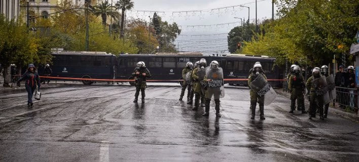 Η Μέρκελ έρχεται και μαζί της φέρνει μέτρα που θυμίζουν καθεστώς: Απαγορεύονται οι συγκεντρώσεις, χιλιάδες αστυνομικοί στους δρόμους